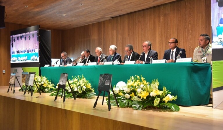 Presenta CFE 4 libros en los que documenta hazañas realizadas durante la administración del presidente López Obrador