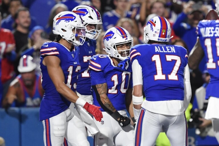 Josh Allen lanza 4 pases de TD y los Bills ganan 47-10 a los Jaguars