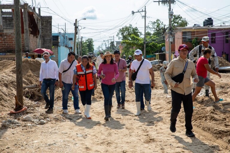 Encabeza titular de Sectur comitiva de 244 servidores públicos de la dependencia en brigadas de limpieza en zonas afectadas de Acapulco tras paso del huracán John