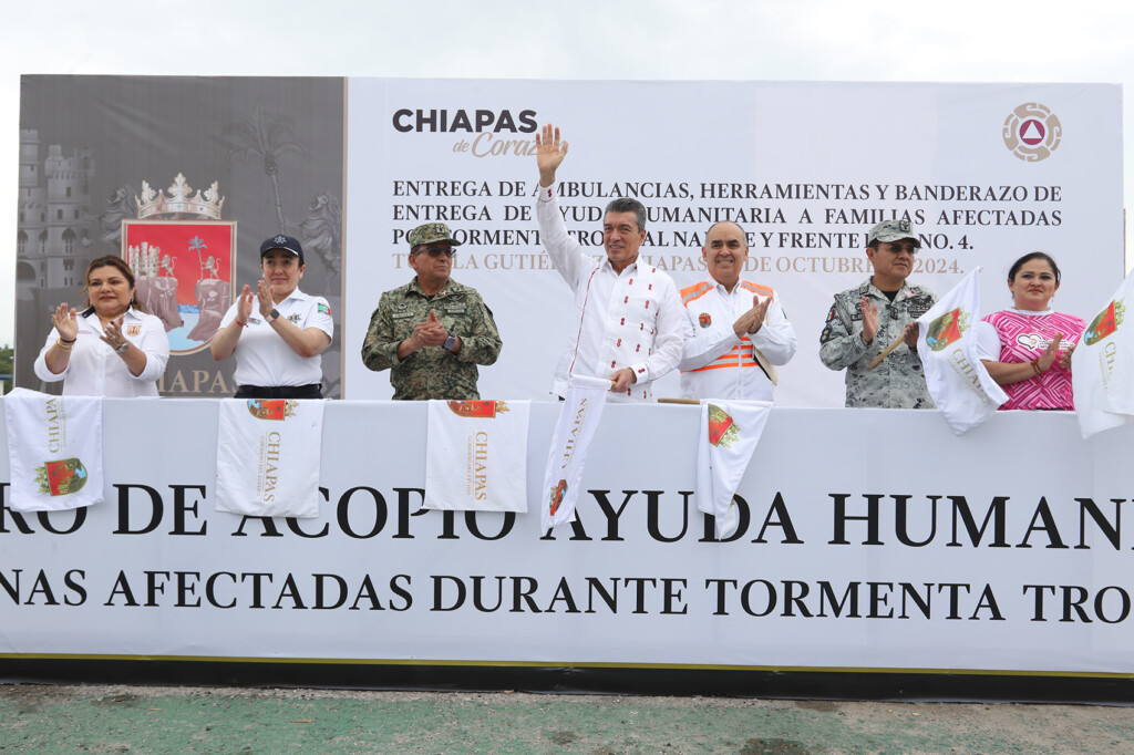 Dan banderazo a entrega de ayuda humanitaria a población afectada por las lluvias en Chiapas