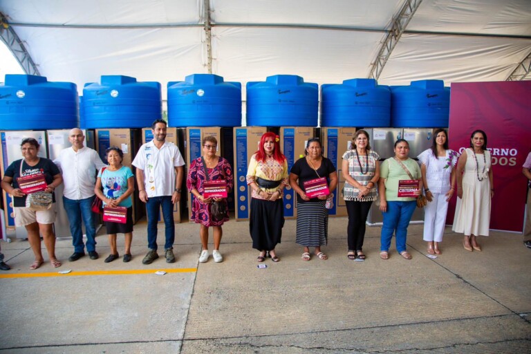 Entregan apoyos del Bienestar en Ciudad del Carmen