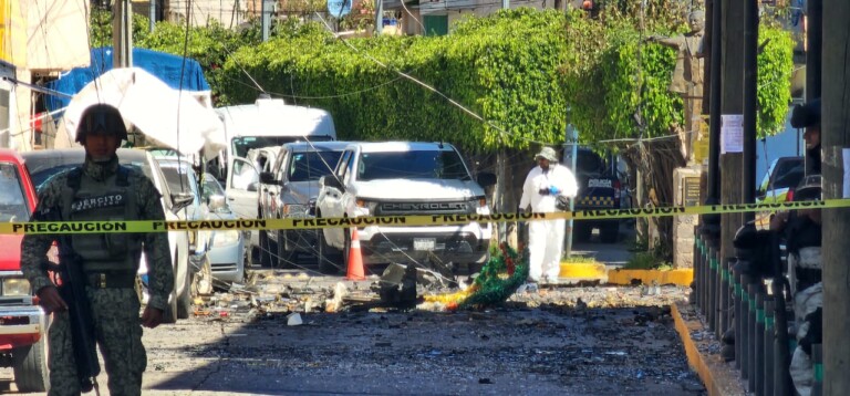 Gobierno descarta terrorismo en Guanajuato tras explosión de coches bomba