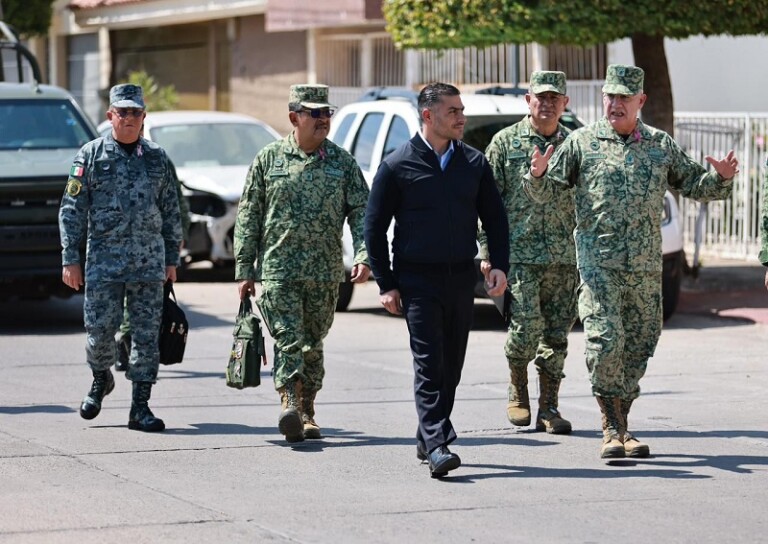 Gabinete de Seguridad viaja a Sinaloa; García Harfuch recorre Culiacán a pie