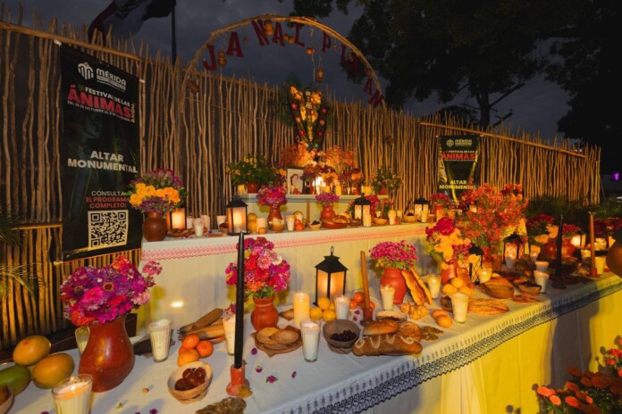 Inauguran ofrenda monumental en la Plaza Grande de Mérida