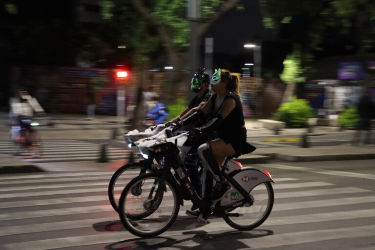 La CDMX celebra el Día de Muertos con el Paseo Nocturno “Muévete en Bici”