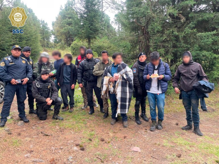 Socorristas y policías realizan heroico rescate de cuatro hombres en Tlalpan