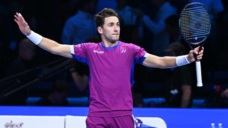 Casper Ruud derrota a Carlos Alcaraz y se posiciona como líder del Grupo John Newcombe en las Nitto ATP Finals