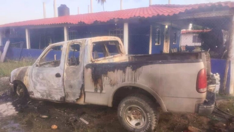 Grupo armado asesina a familia e incendia casa en Tres Palos, Guerrero