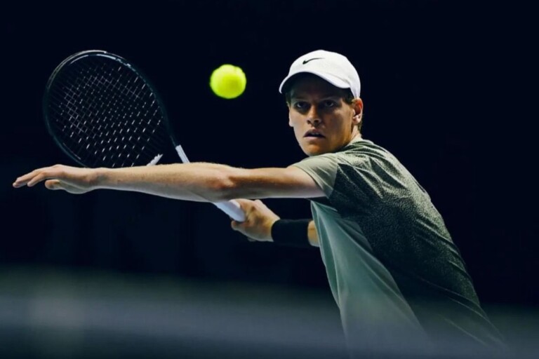 Jannik Sinner inicia con paso firme en casa en las Nitto ATP Finals