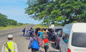 Migrantes siguen su camino a EU; dos caravanas salen de Chiapas