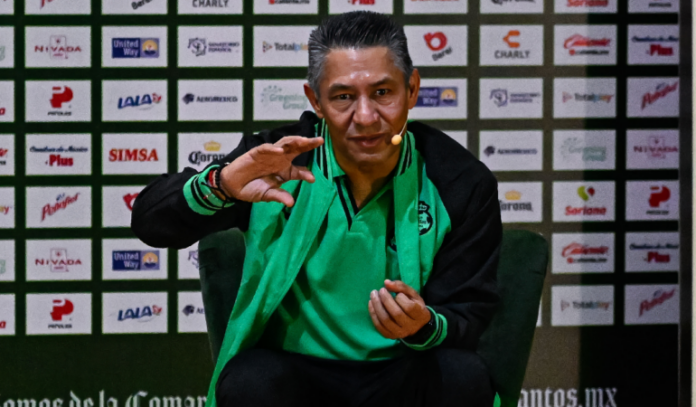 Es oficial: Nacho Ambriz deja de ser técnico de Santos