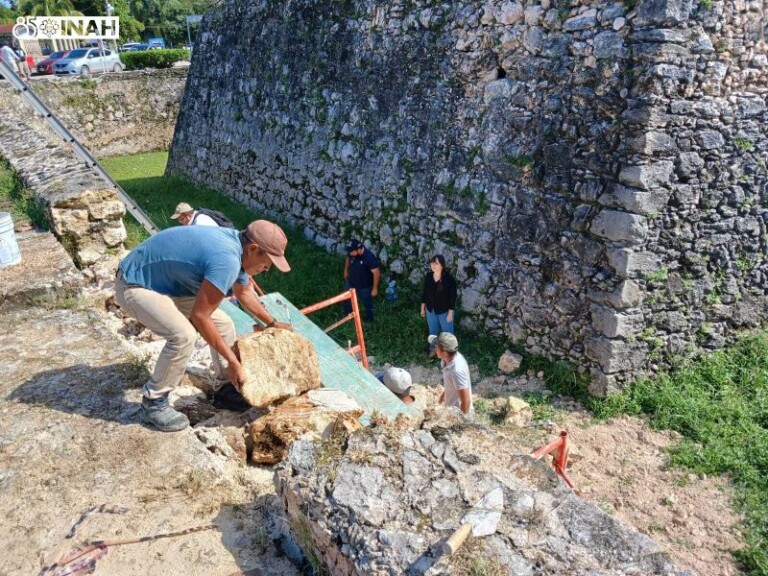 Restauran muro del foso perimetral del Fuerte de Bacalar