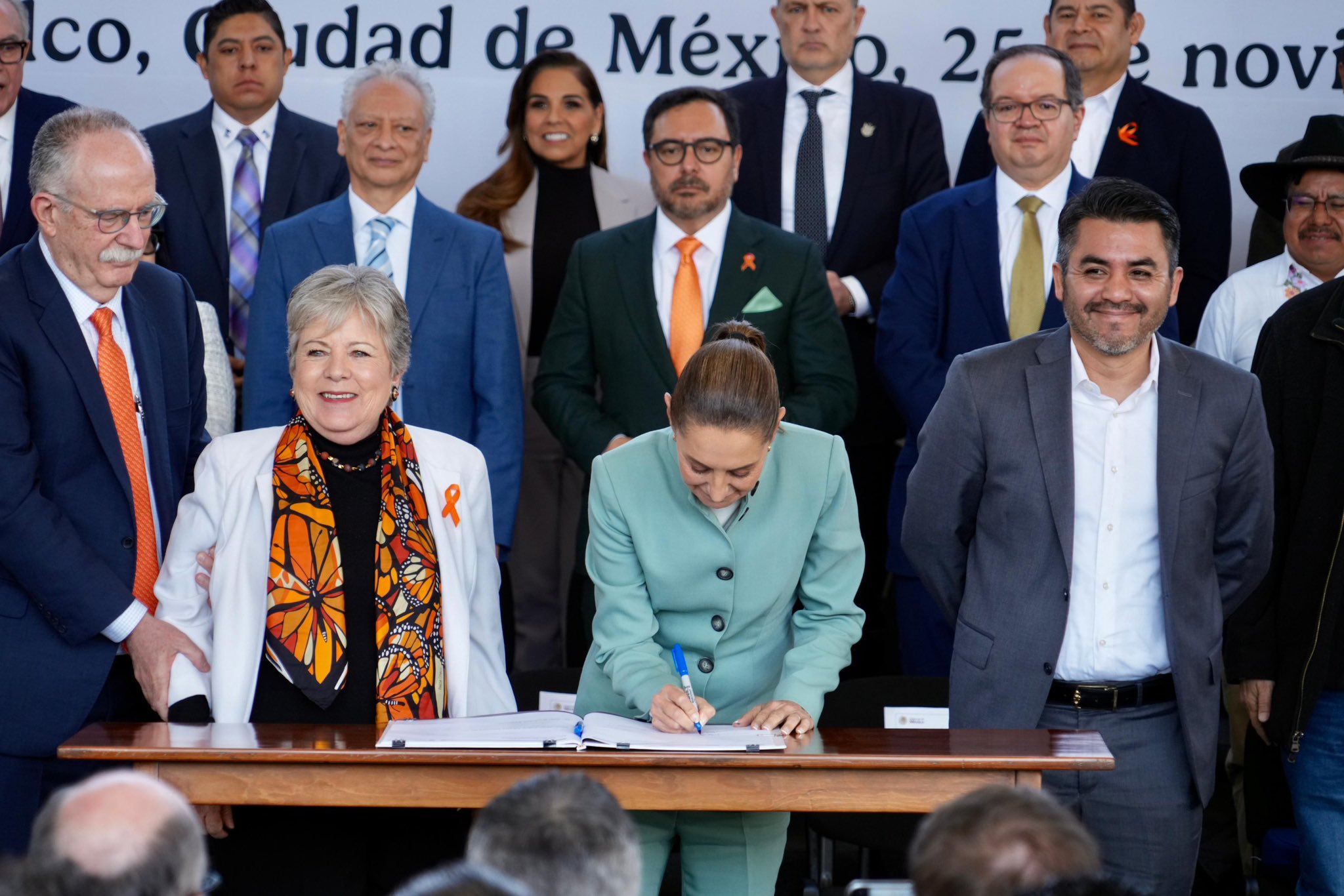 Sheinbaum y gobernadores firman Acuerdo Nacional por el Derecho Humano al Agua