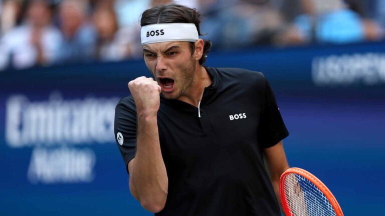 Taylor Fritz avanza con fuerza en las Nitto ATP Finals tras vencer a Medvedev