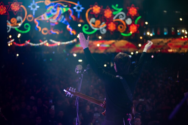 Chetes enciende el Zócalo con su rock en la Verbena Navideña 2024