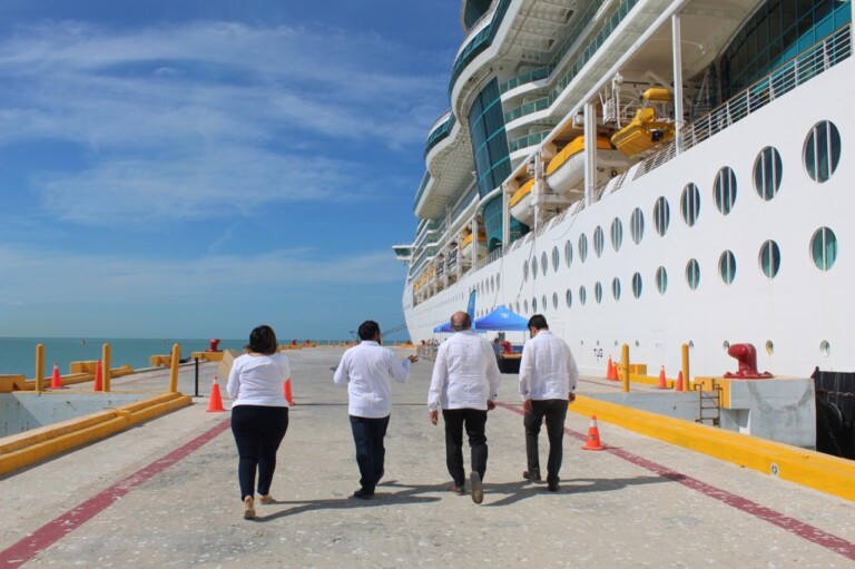 Atraca, por primera vez, el ‘Jewel of the Seas‘ en el puerto de Progreso