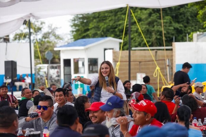 Cecilia Patrón reconoce a trabajadores del Ayuntamiento de Mérida