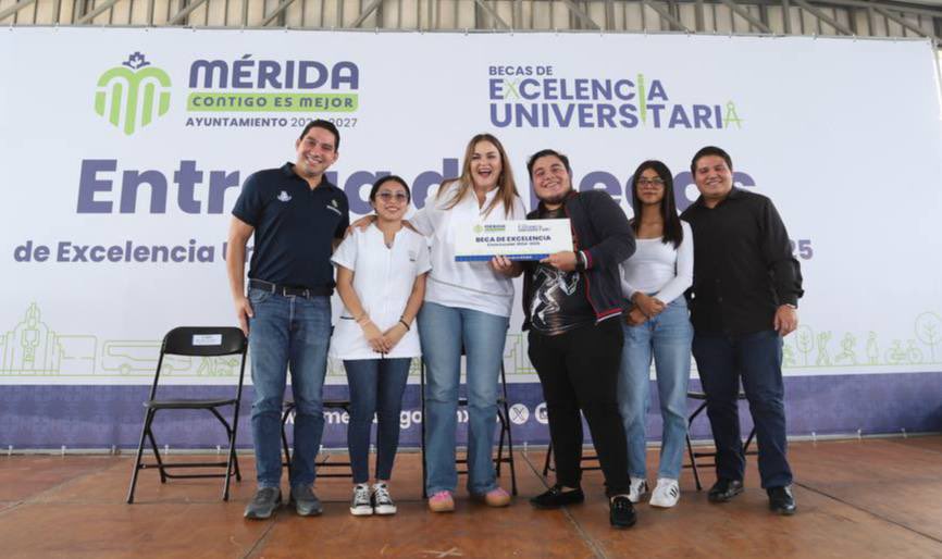 Entregan 600 Becas de Excelencia Universitaria a jóvenes en Mérida