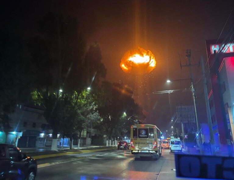 Explota fábrica en Tultitlán, Edomex