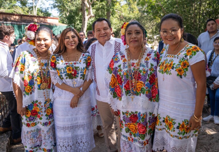 Reconocen a bordadoras mayas de Yucatán por su labor ancestral