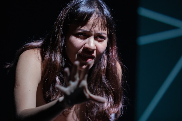 CONCERNIENTE AL ALBEDRÍO impacta en España con una exitosa gira teatral que continuará por Colombia.