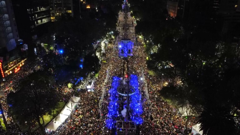 Más de 200 mil personas bailan en la “discoteca más grande del mundo” para recibir el 2025 en Paseo de la Reforma