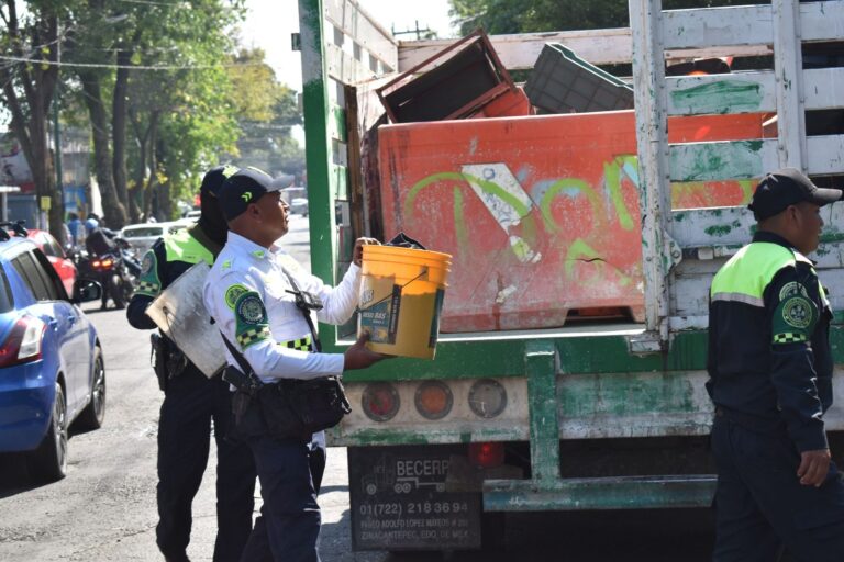 Retiran más de dos toneladas de objetos abandonados en La Magdalena Contreras