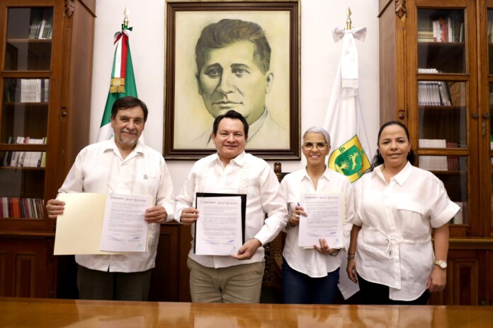 Yucatán firma acuerdo para proteger sus áreas naturales costeras