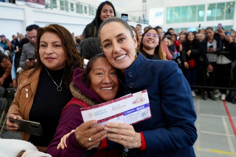 Encabeza Claudia Sheinbaum entrega de tarjetas de la Pensión Mujeres Bienestar, en Zzinacantepec, Estado de México