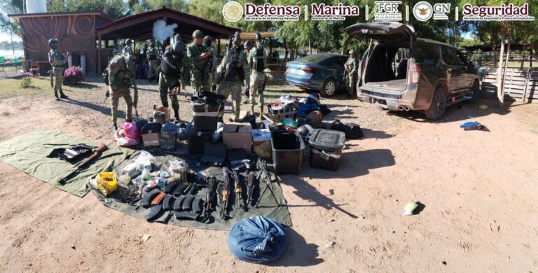 Detienen en Sinaloa a tres hombres en posesión de 14 armas de fuego