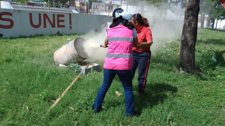 Instruye bomberos a docentes de CADI Benito Juárez en materia de prevención a accidentes