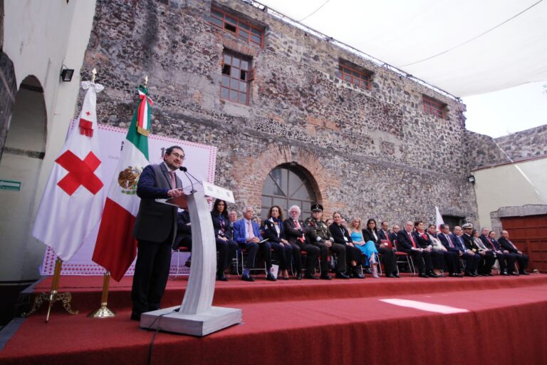 Cruz Roja Mexicana celebra su 115 aniversario con entrega de ambulancias y colecta