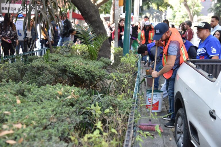 Limpia Cuauhtémoc revitaliza la Zona Rosa con una jornada de limpieza y rehabilitación