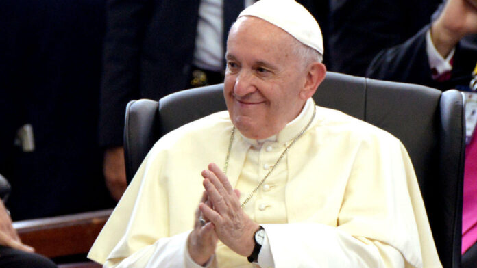 Vaticano Papa Francisco sufre una neumonía bilateral