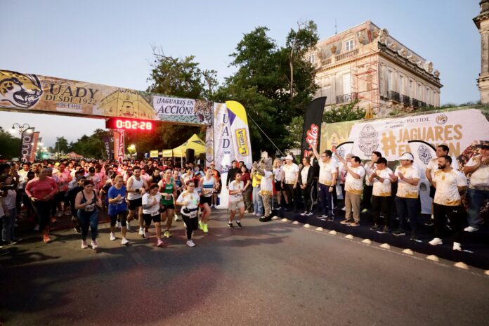 Díaz Mena participa en la carrera del 103 aniversario de la UADY