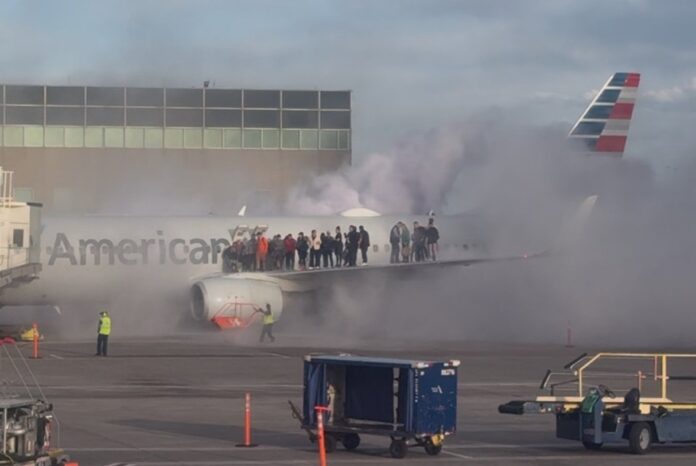 Avión de American Airlines se incendia en el aeropuerto de Denver