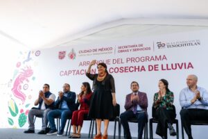 Clara Brugada pone en marcha el programa 'Captación de Agua de Lluvia' en mercados de la CDMX