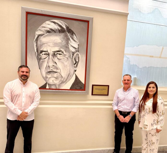 Colocan retrato de AMLO en el Palacio de Gobierno de Tabasco