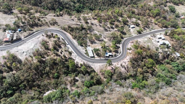 Concluye pavimentación de la carretera Lamazintla-San Jerónimo Palantla para mejorar la conectividad en Chilapa