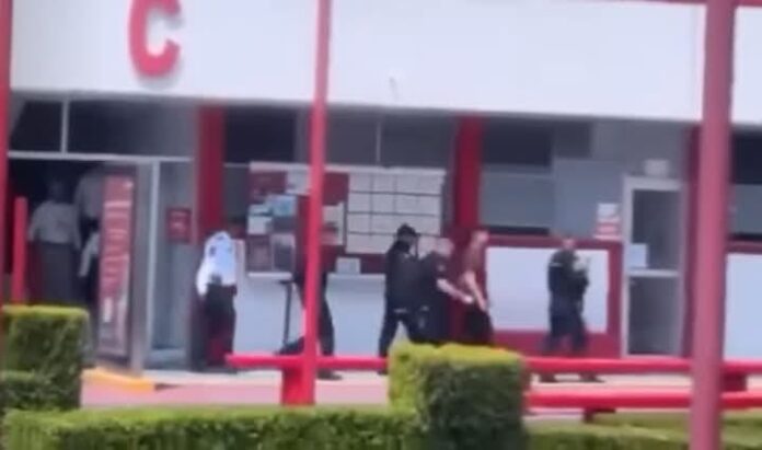 Detienen a alumno que portaba arma en UVM Texcoco