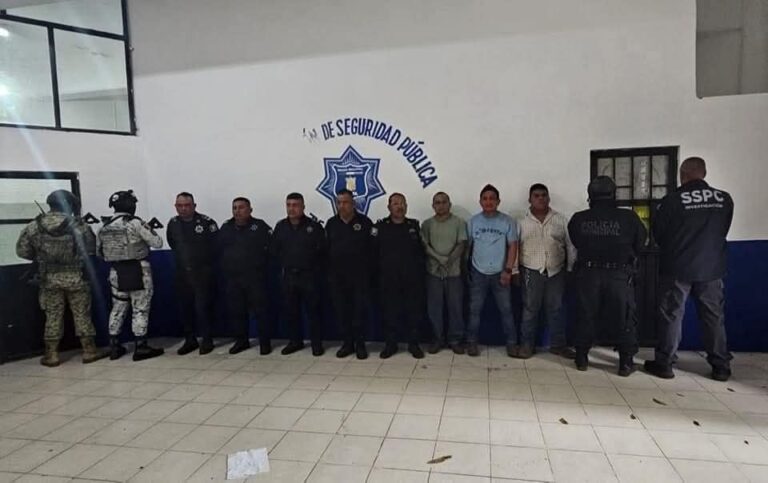 Detienen a policías chiapanecos en Tabasco