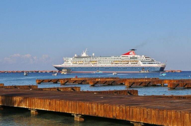 Histórico crucero 'MS Balmoral' regresa a Cozumel tras ocho años