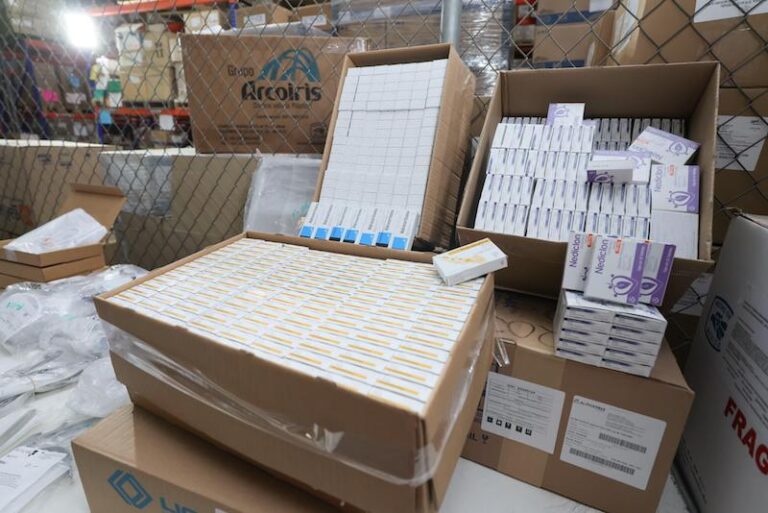 Cumple gobernadora Lorena Cuéllar Cisneros al sector salud; entrega medicamentos y equipo médico especializado
