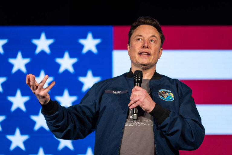 Elon Musk menos política y más Tesla