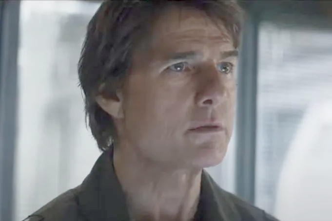 Tom Cruise salta de un avión de combate y se cuelga de un avión volcado en ‘Final Reckoning’