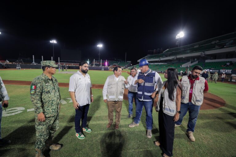 Supervisan los trabajos de remodelación del Estadio Kukulcán