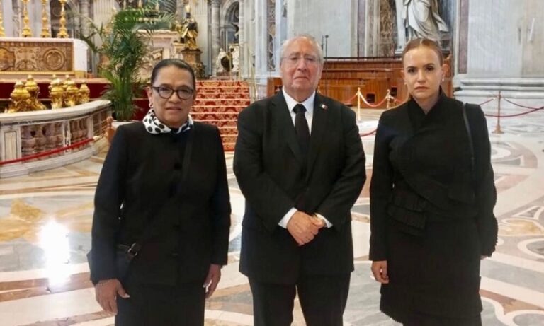 Rosa Icela Rodríguez asiste al Vaticano al funeral del papa Francisco en representación de Sheinbaum