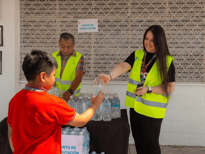 Instalan puntos de hidratación en escuelas de Nuevo León