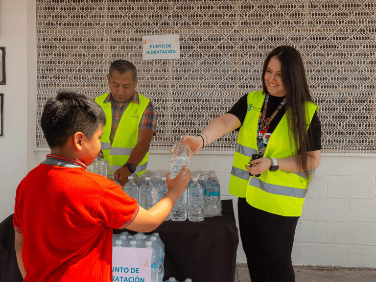 Instalan puntos de hidratación en escuelas de Nuevo León