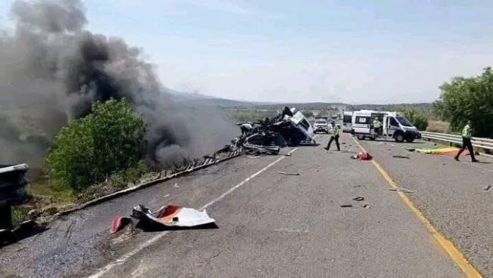 Accidente en la autopista Cuacnopalan-Oaxaca deja al menos 21 muertos